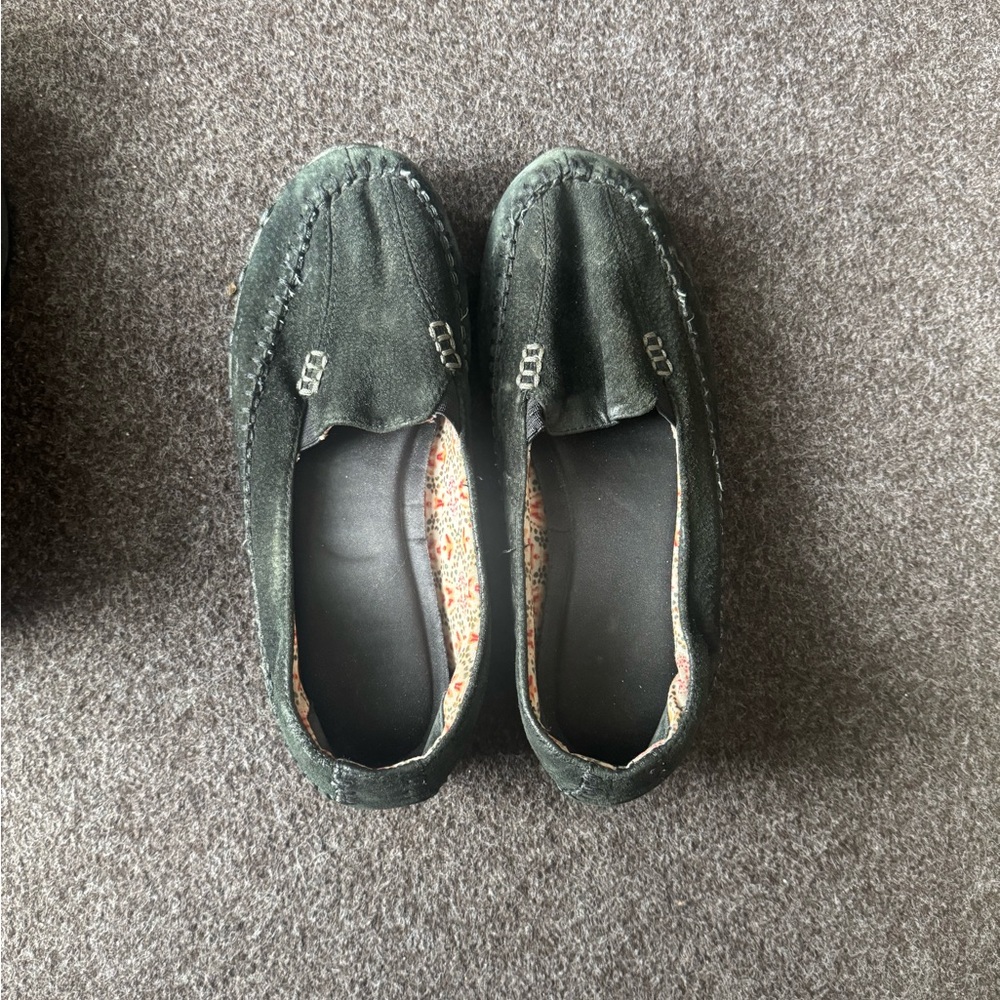 Skechers Charcoal Gray Sole Sneakers